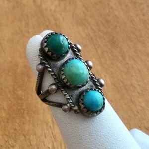 Native American Vintage Triple Stone Ring - Sterling w Turquoise - Size 3 3/4